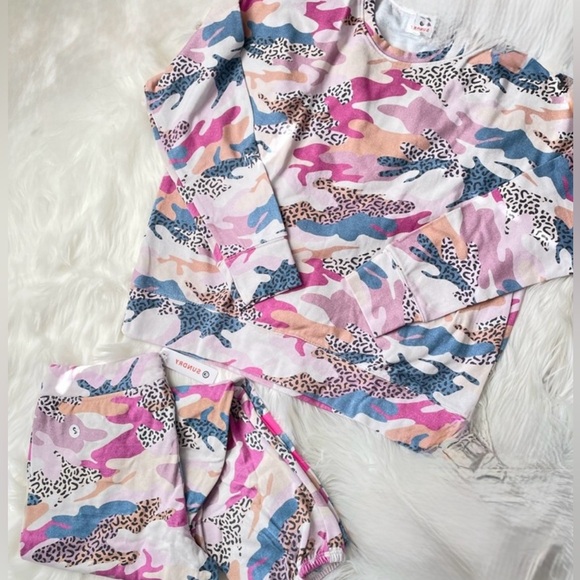 Sundry Abstract Camo Sweatsuit Size 1 small Set sweatshirt & joggers sweats - Picture 14 of 16